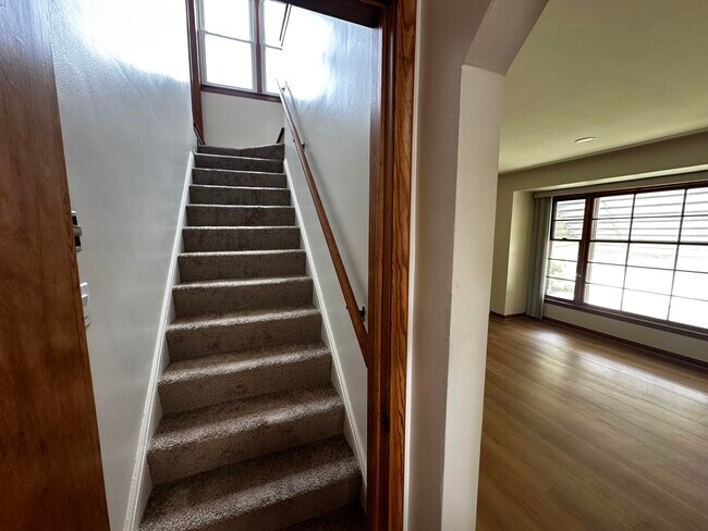 Building Photo - 24940 Cherry Hill St