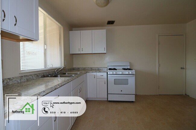 Building Photo - 1378 Aspen Dr
