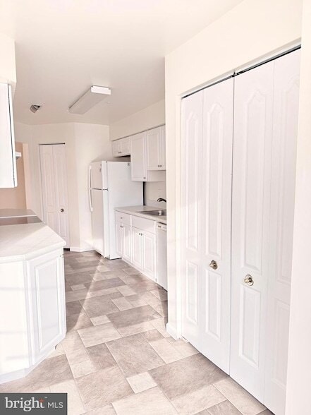 Building Photo - 37 Wickham Ct