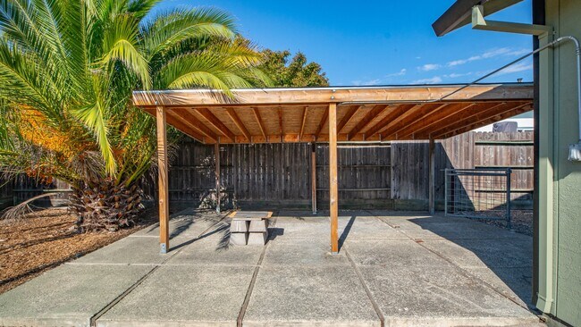 Building Photo - 1623 Oneel Dr