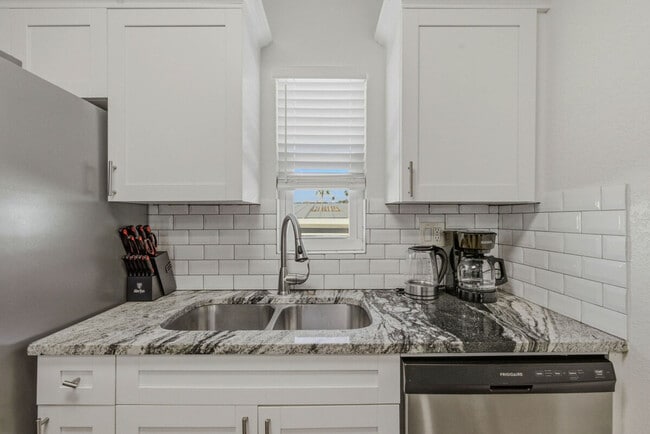 Building Photo - 3909 W Cleveland St