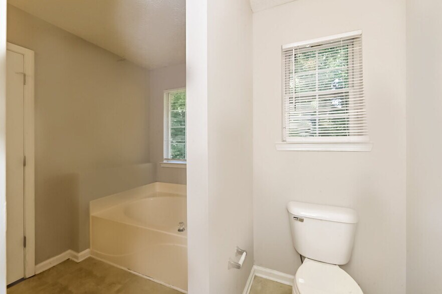 Building Photo - 407 Montgomery Pl