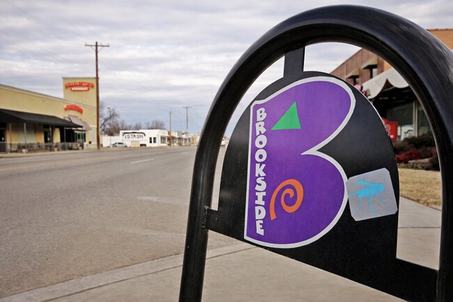 Building Photo - 1 Bed / 1 Bath – All Bills Paid, Washer & Dryer Included, Tile Floors, Pool & Prime Location!