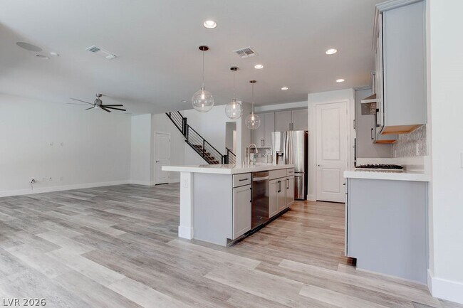 Building Photo - 12735 Coastline Shadow St