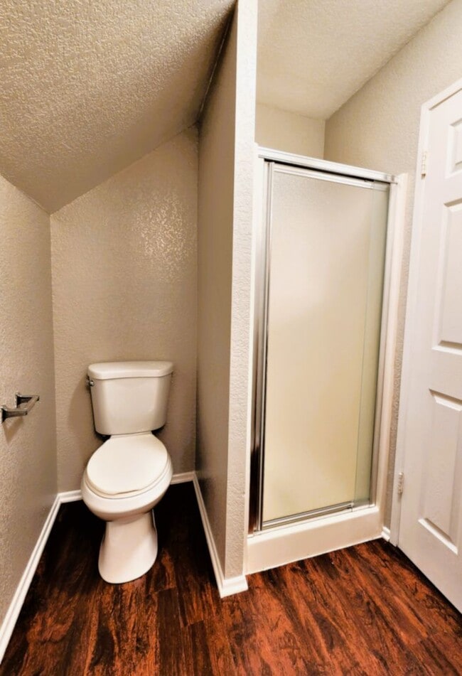 Building Photo - Lake Elsinore, 1 BR, 1 BA, Upstrs Apartmen...