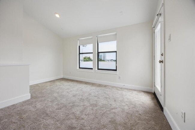 Building Photo - 1320 Welch St