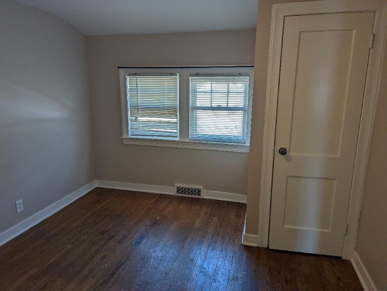 Building Photo - 916 S Webster St