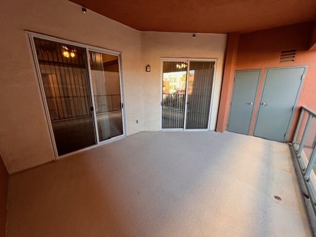 Building Photo - Stunning 1-Bedroom, 1-Bathroom Condo in Guard Gated Park Avenue's Luxury Midrise, Conveniently Lo...