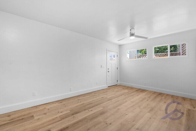 Building Photo - Completely Renovated Ocean Beach 1 Bed/1 Ba