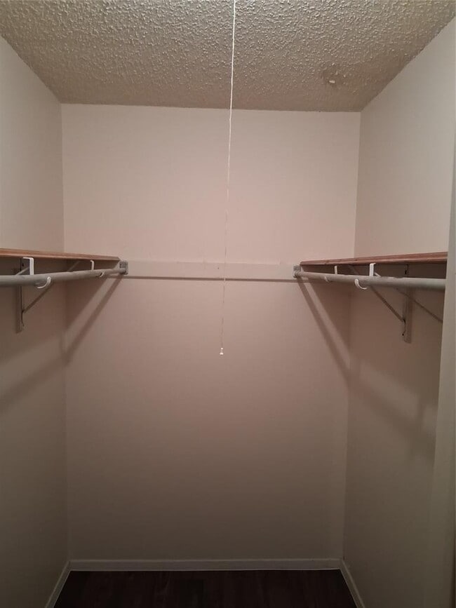 Building Photo - 703 Rollingway Dr