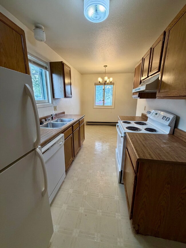 Building Photo - Main level two bedroom, one bathroom close to Greenway!