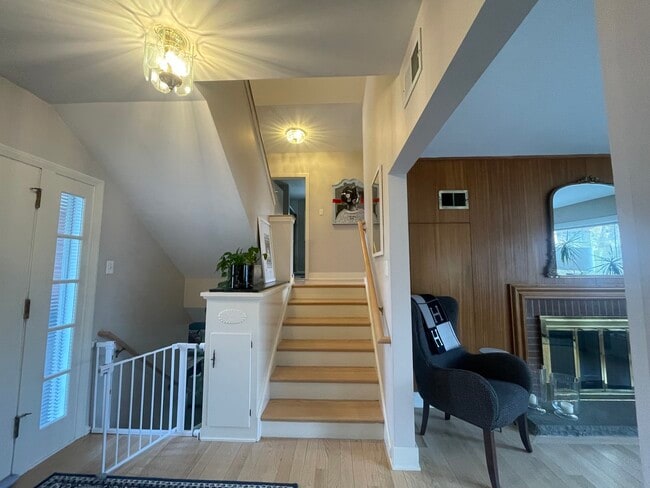 Building Photo - 844 Juniper Rd