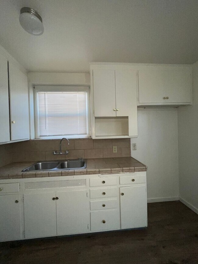 Building Photo - 1504