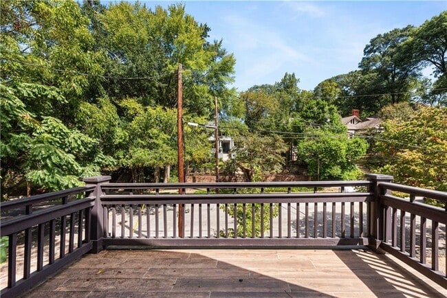 Building Photo - 1031 Austin Ave NE