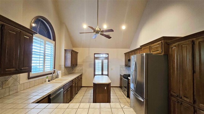 Building Photo - 1225 NW 198th St