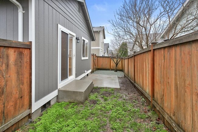 Building Photo - 14912 45th Dr NE