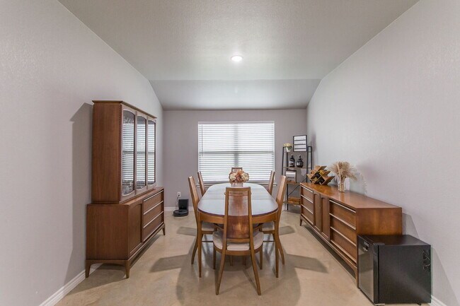 Building Photo - "Charming 3-Bedroom Retreat with 2 Baths and 1,760 Sq Ft of Comfort in Copperas Cove!"