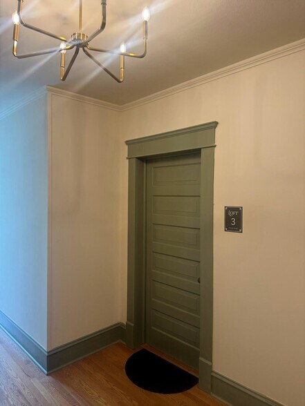 Building Photo - 709 S Church St