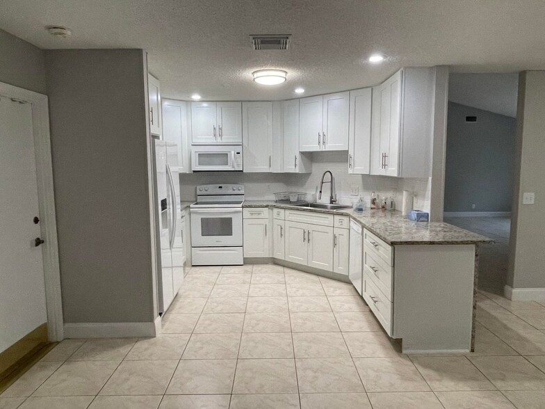 Building Photo - 9173 Tivoli Pl