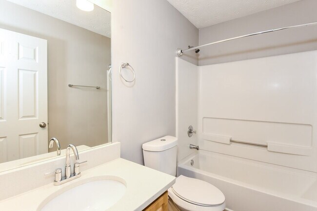 Building Photo - 180 Creekview Blvd