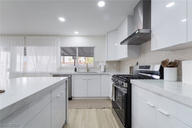 Building Photo - 3138 Belvedere Dr