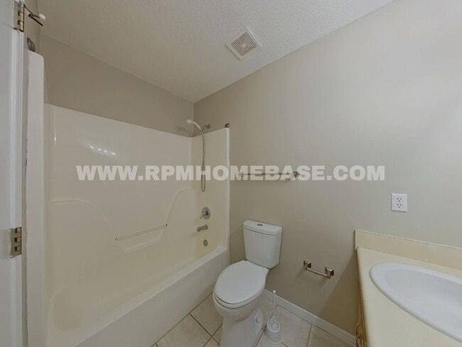 Building Photo - Charming & Updated 3BR/2BA plus Flex Room with Massive Privacy-Fenced Backyard