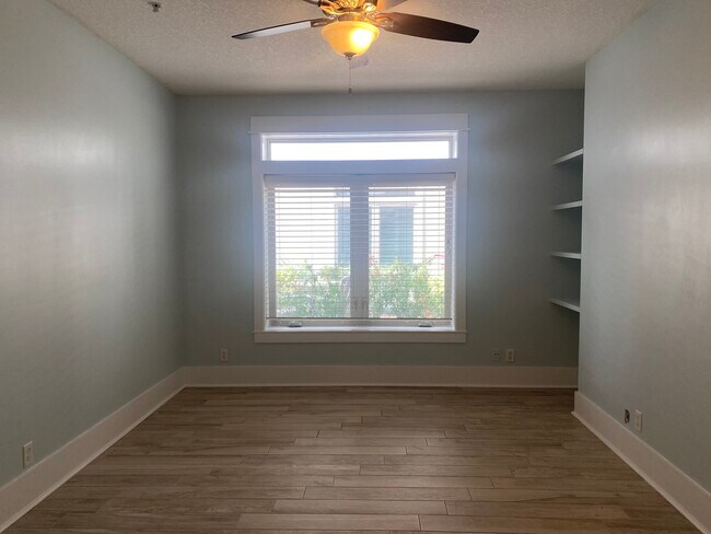 Building Photo - 335 Ahern St