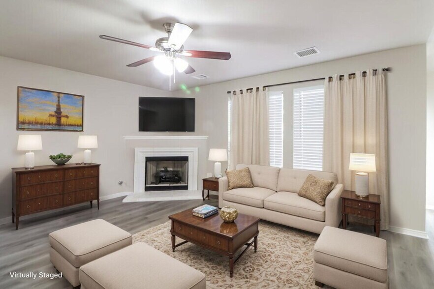 Building Photo - 15524 Sarah's Creek Dr