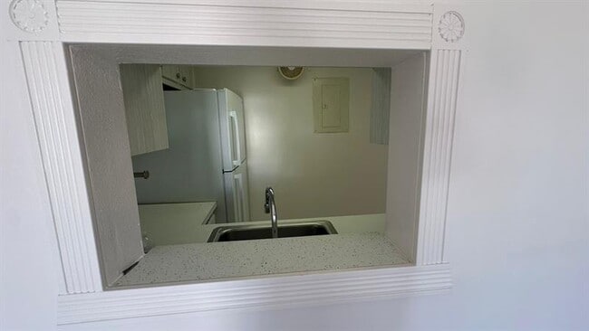 Building Photo - 625 Antioch Ave