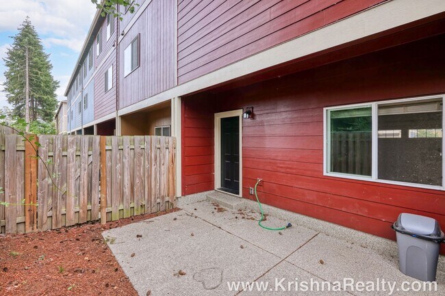 Building Photo - Lovely 3 BR | 2.5 BA Townhome | Hillsboro | Minutes from Orenco Station | Excellent Location!
