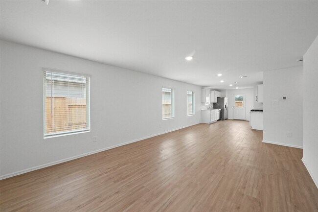 Building Photo - 1440 Las Cuevas Dr