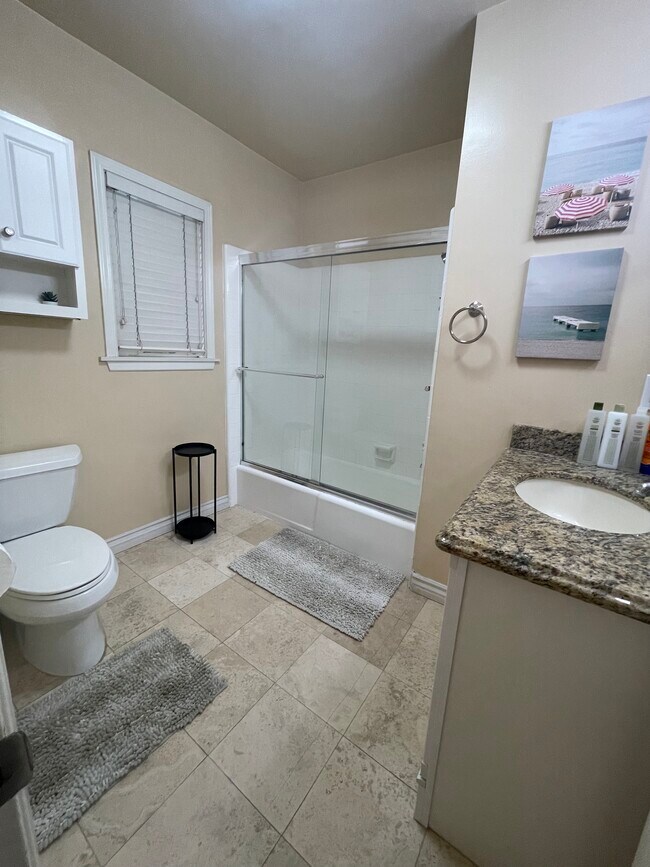 Travertine marble floors and granite counter - 408 17th St