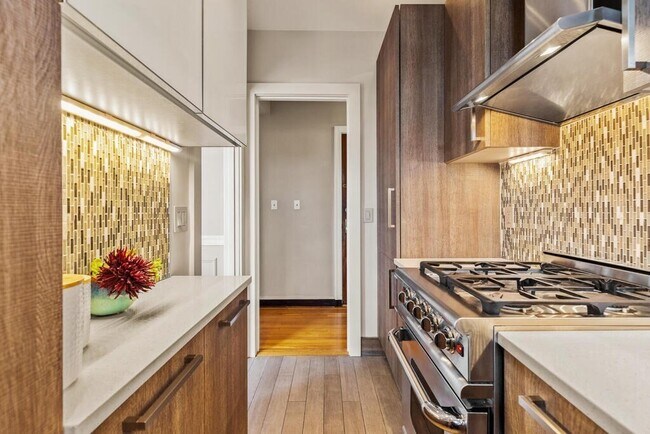 Building Photo - 3 Arlington St