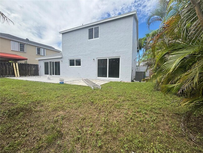 Building Photo - 9435 SW 144th Ct