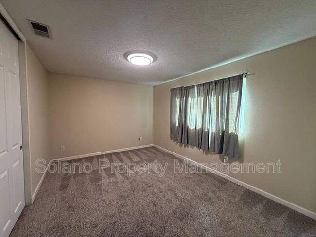 Building Photo - 905 Pintail Dr