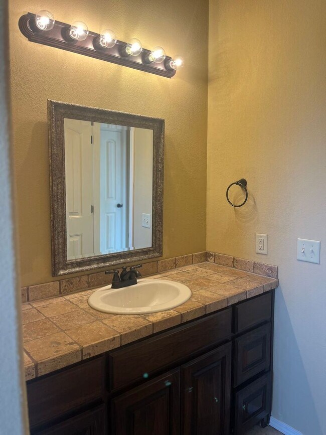 Building Photo - Great 3 Bedroom!
