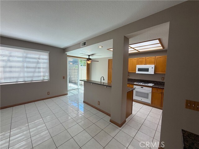 Building Photo - 821 N Siavohn Dr