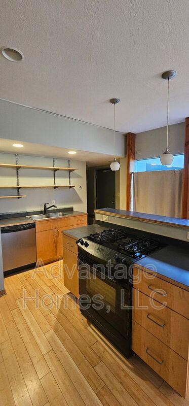 Building Photo - 3804 Roanoke Rd