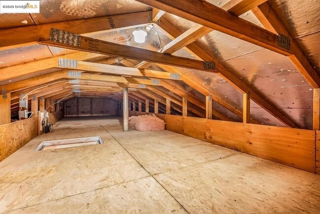 Building Photo - 507 Maple St