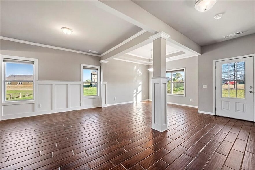 Building Photo - 540 Brookside Ln