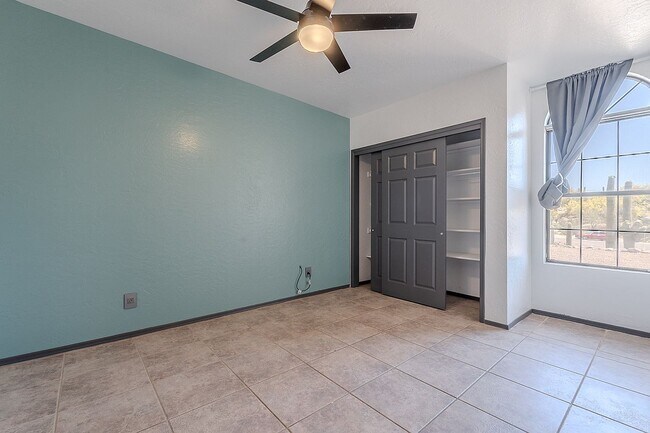 Building Photo - 8003 N Ischia Pl
