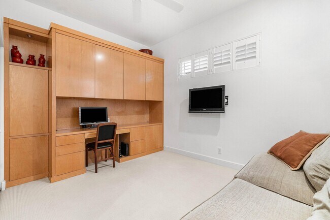 Building Photo - 126 Emerald Key Ln