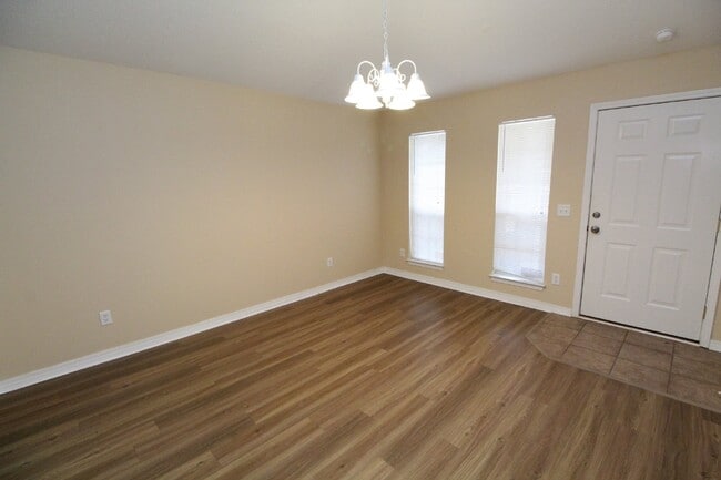 Building Photo - Beautiful Family Home Near Top Schools & N...