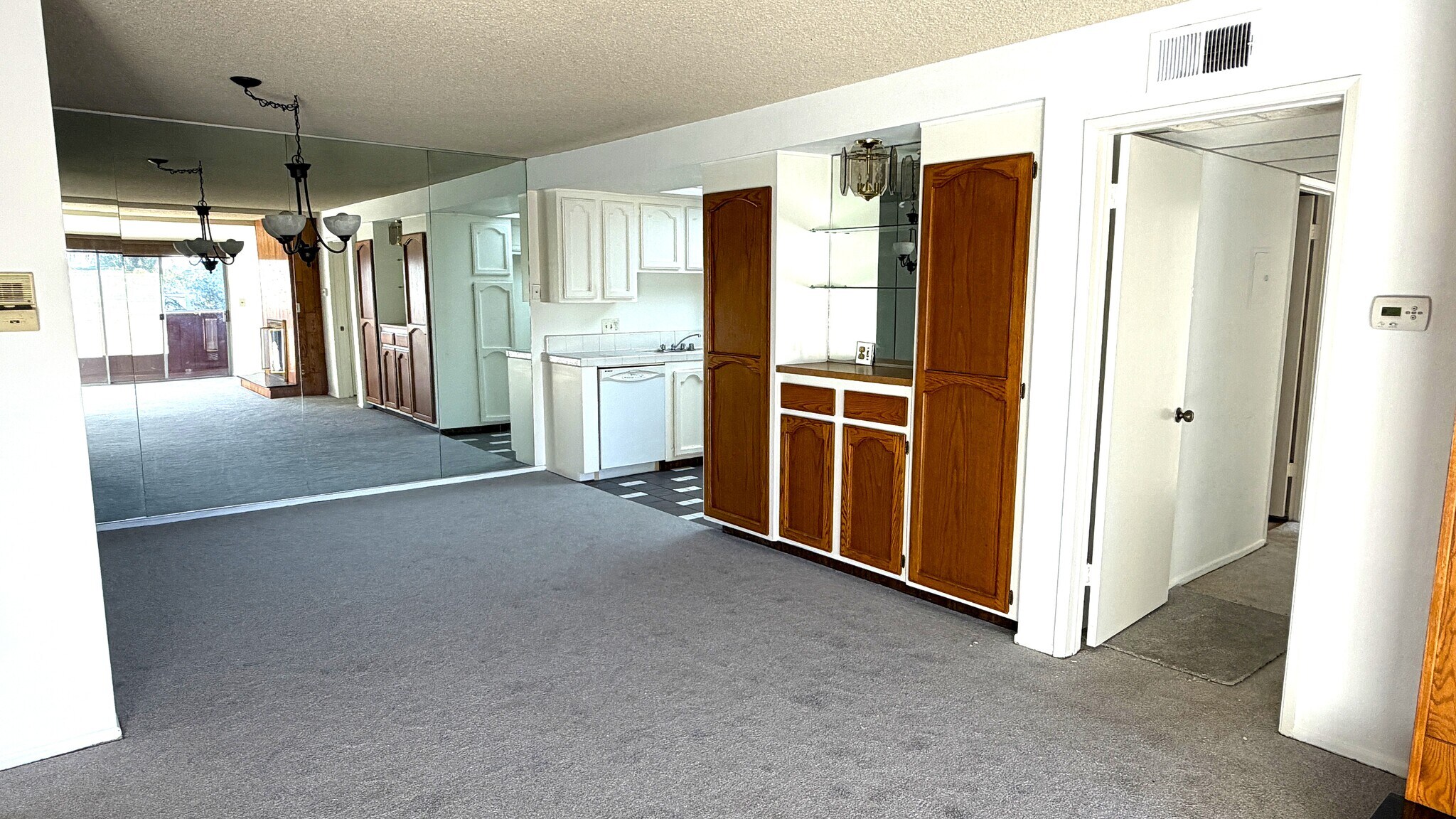 Building Photo - 2805 E 3rd St