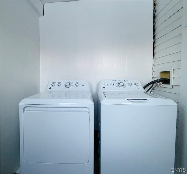 Building Photo - 1322 E Genesee St