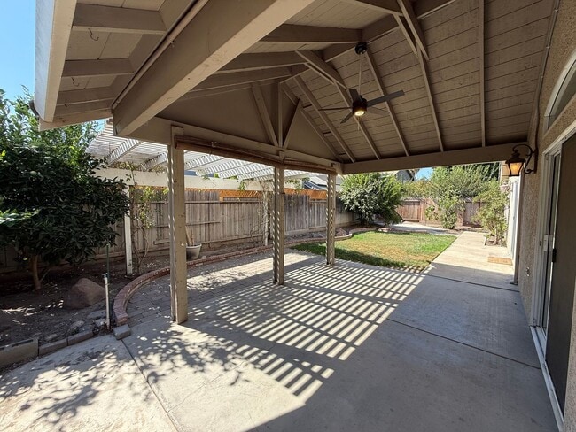 Building Photo - 4-bedroom Single Story home in Ripon!