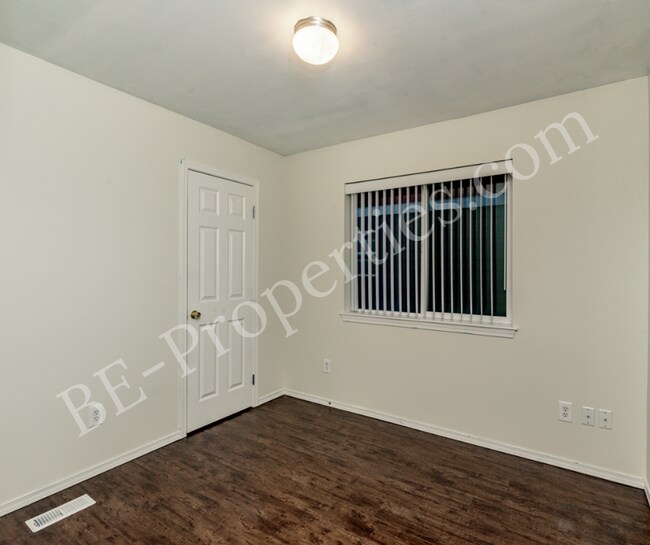 Building Photo - Puyallup Home