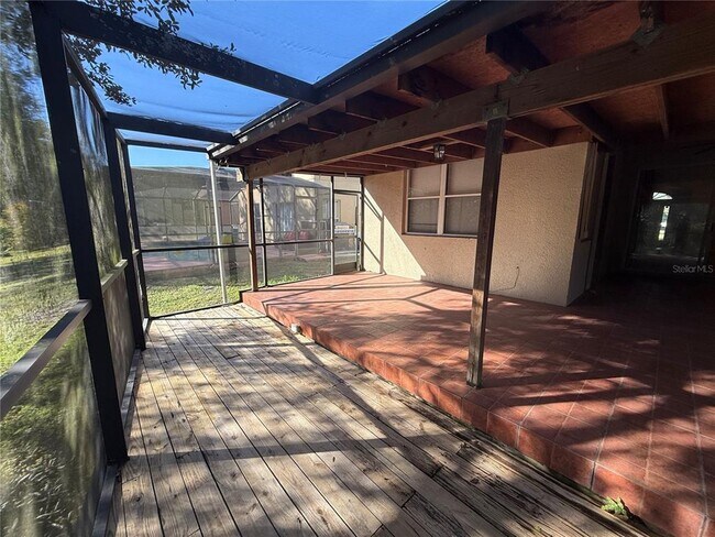 Building Photo - 1976 Willow Wood Dr