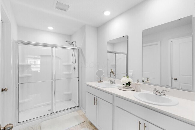 Building Photo - 4949 Sanford Grv Pl