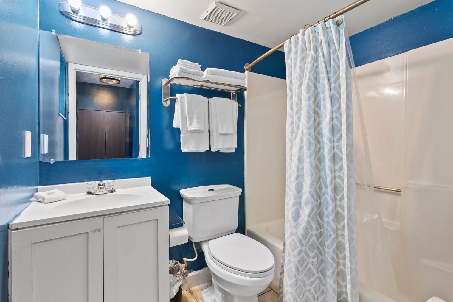 Building Photo - 110 S Ocean Dr